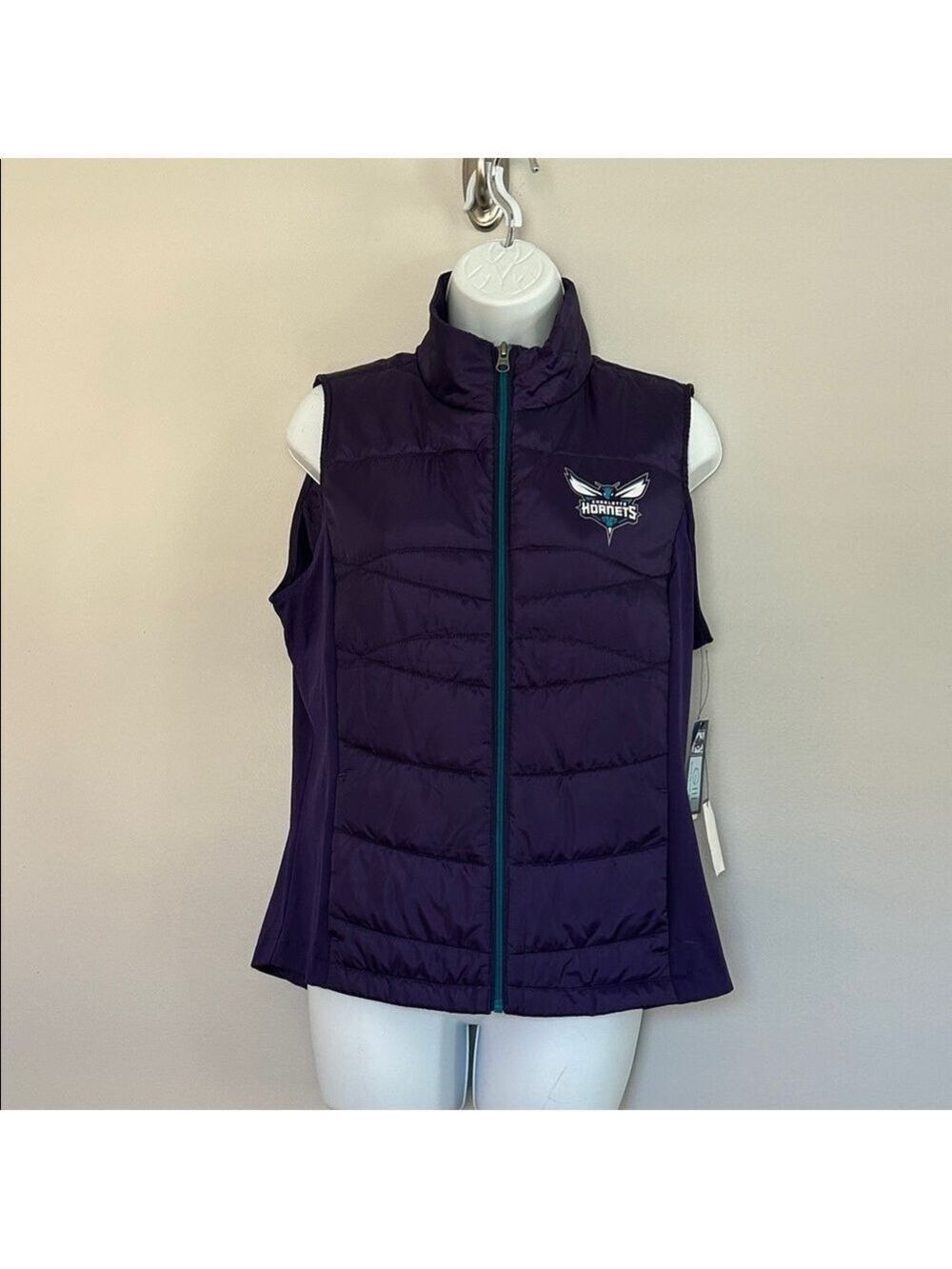 Charlotte Hornets Glll Sports by Carl Banks Nba4her Purple Vest NWT